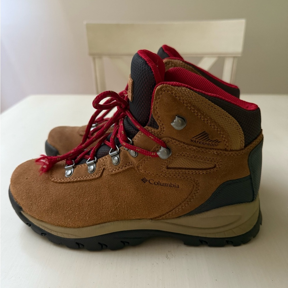 Columbia Brown and Red Hiking Boots Rugged Outdoor Design